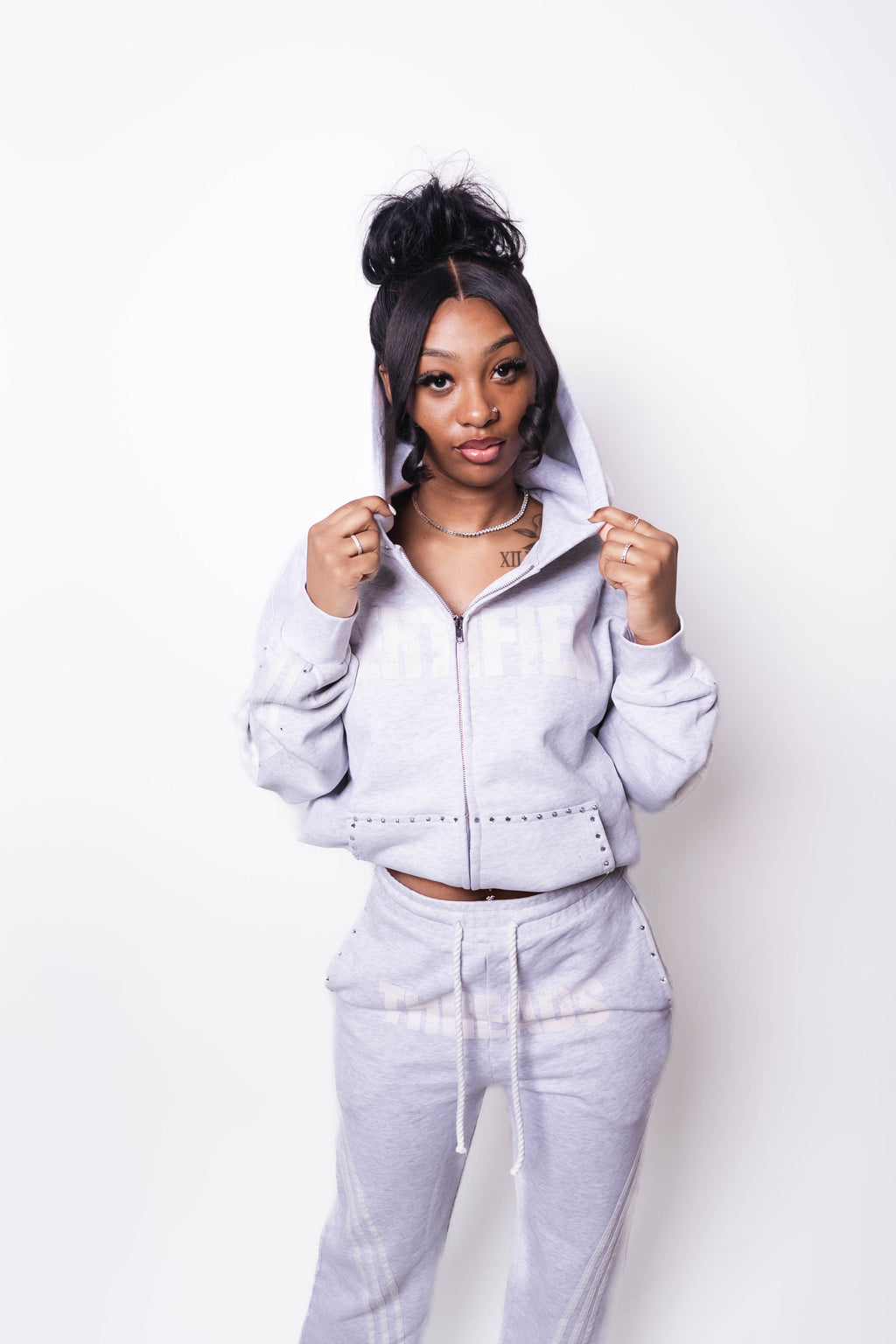 GREY ESSENTIALS SET