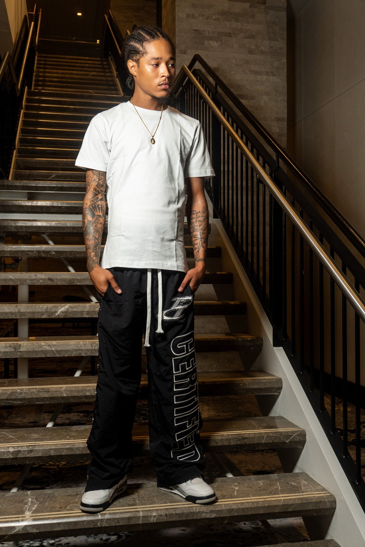 BLACK SWEATPANTS
